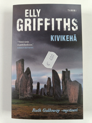 Elly Griffiths : Kivikehä