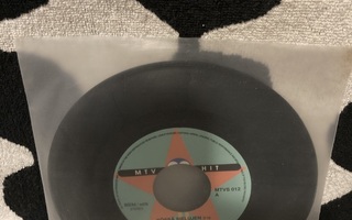 Eija Kantola / Kaija Pohjola – Yössä Sielujen / Kaiken 7"