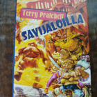Terry Pratchett - savijaloilla - pikkukuva 1