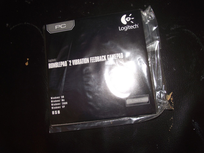 Logitech RumblePad 2 USB - ajuri-CD ja ohjeet (muoveissa)–