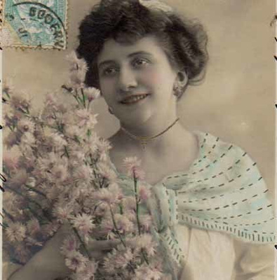 NAINEN / Romanttinen tyttö ja kukkaoksat. 1900-l.