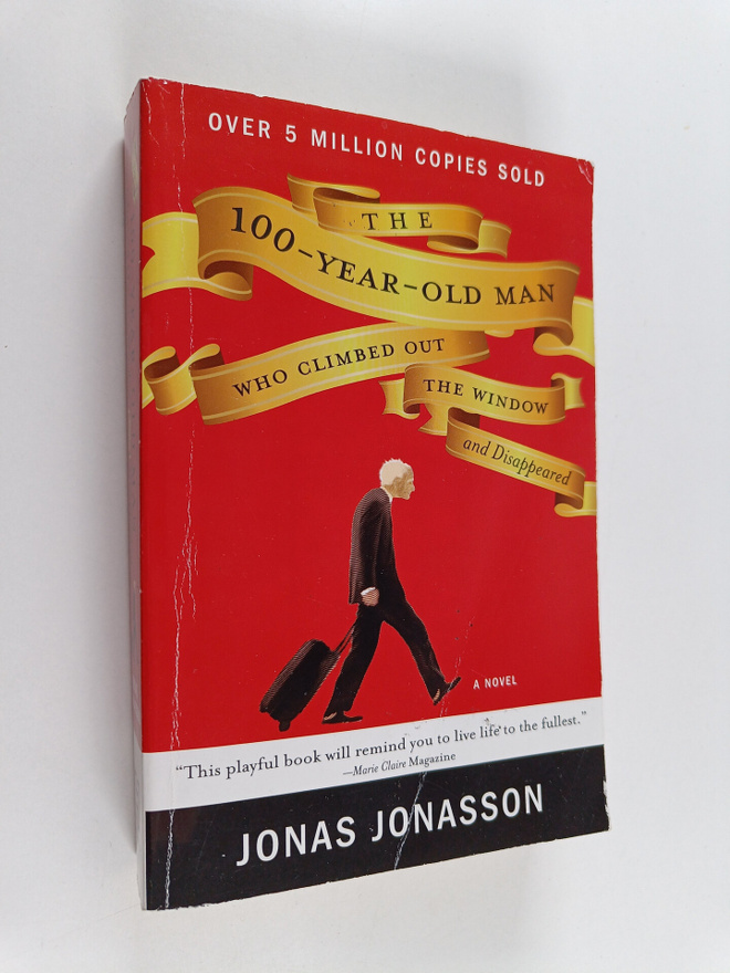 Jonas Jonasson : The 100-Year-Old Man Who Climbed Out the...