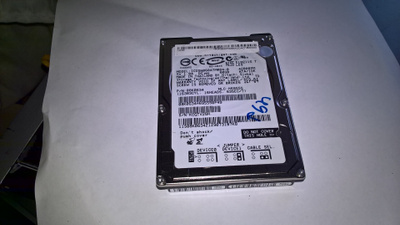 60GB Hitachi 2,5" kiintolevy, IDE -liitäntä