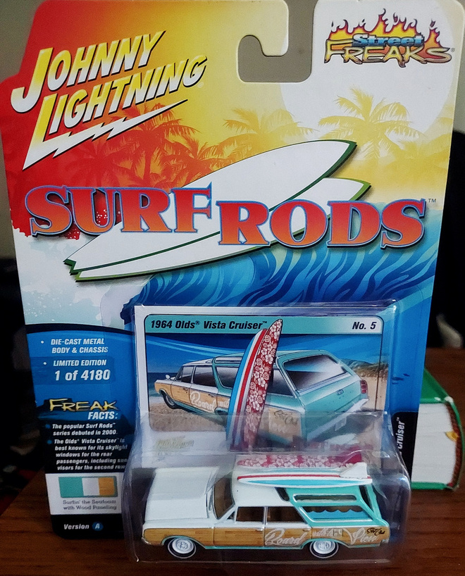 Johnny Lightning - 1964 Olds Vista Cruiser