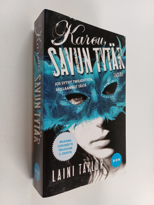 Laini Taylor : Karou, savun tytär