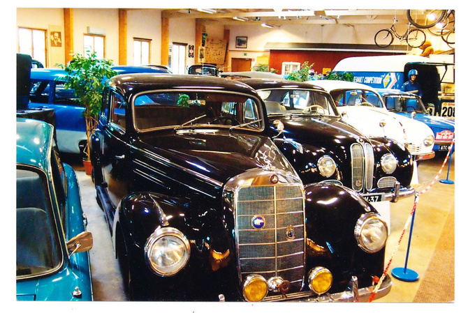 Autoja Vehoniemen automuseossa - uusi valokuva