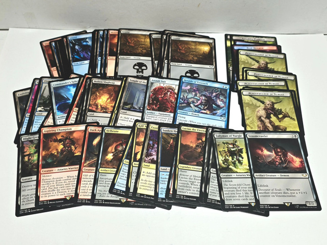 MTG - 65kpl Warhammer 40,000 Commander kortteja