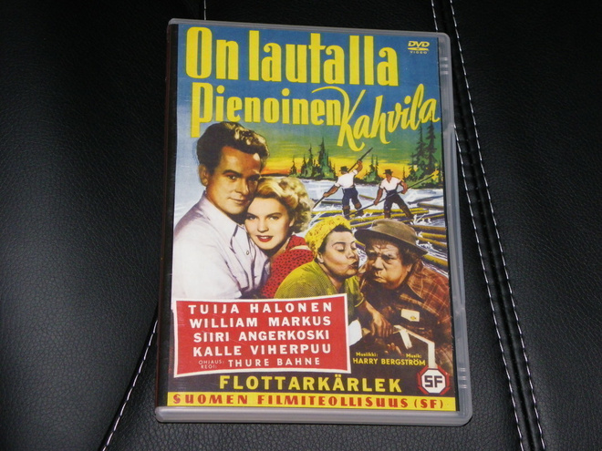 On lautalla pienoinen kahvila DVD