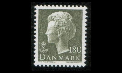 Tanska 651 ** Margrethe 180 öre mustanvihreä (1977)