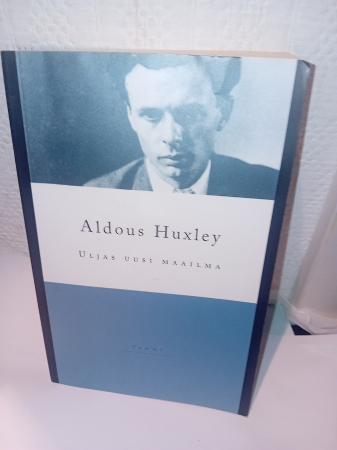 Huxley  : Uljas uusi maailma  ( SIS POSTIKULU  )