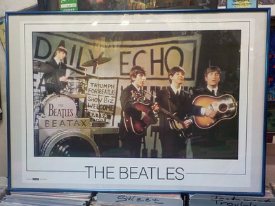 BEATLES JULISTE KEHYKSISSÄ (W)