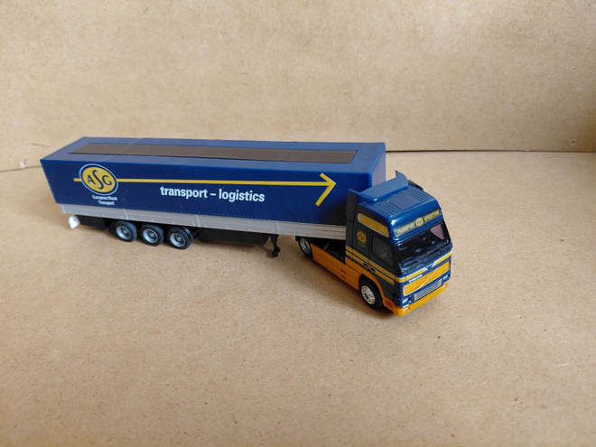 Volvo	F12 Globetrotter	Rekka	2004	sininen	ASG	1:87	Albedo