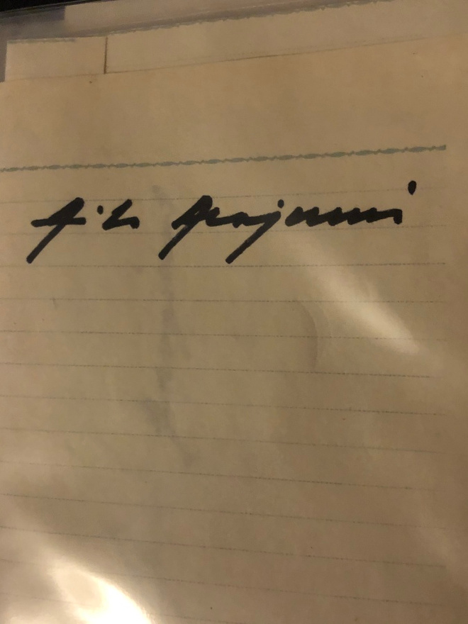 Aila Arajuuri nimikirjoitus paperilla