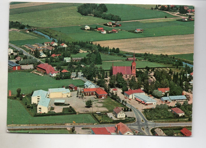Eura: ilmakuva kirkko ym (Velj.Karhumäki  5166, väri)