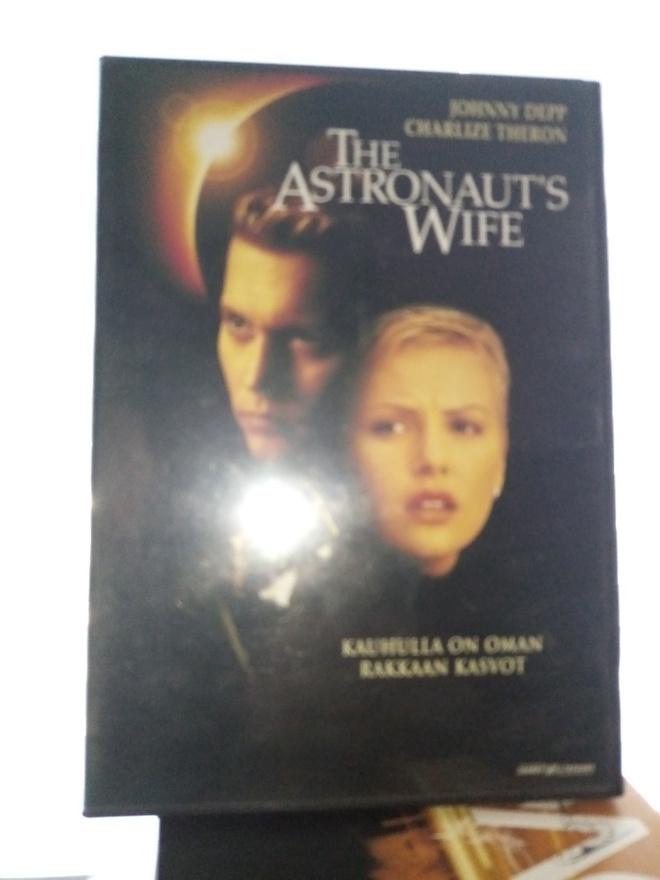 DVD Astronautin vaimo ( SIS POSTIKULU)
