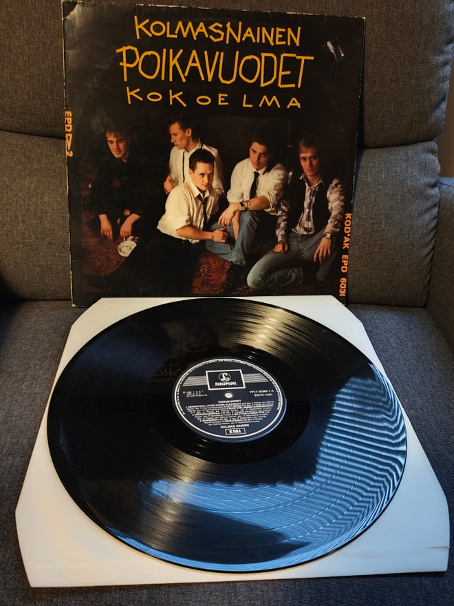 kolmas Nainen Poikavuodet kokoelma