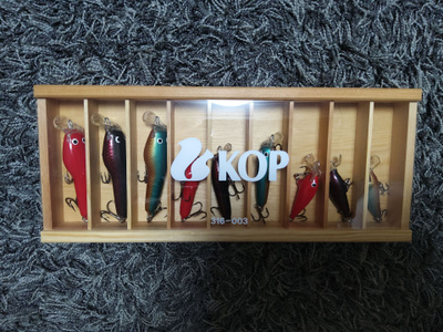 KOP uistimet puulaatikossa