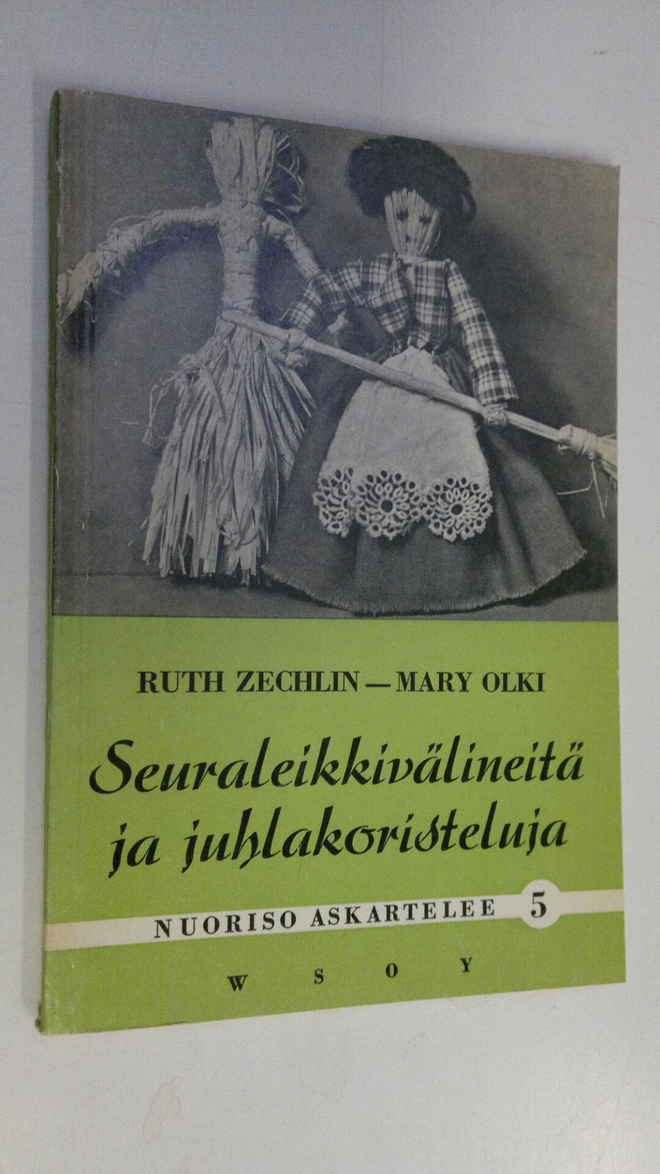 Ruth Zechlin : Seuraleikkivälineitä ja juhlakoristeluja