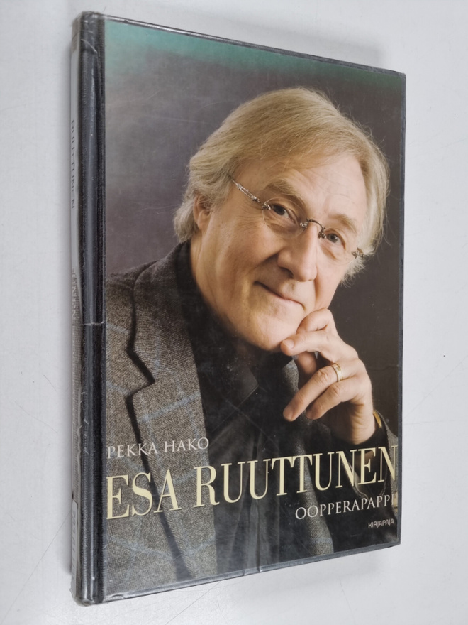 Pekka Hako : Esa Ruuttunen : oopperapappi