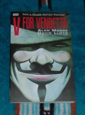 V FOR VENDETTA # Alan Moore & David Lloyd # KIRJA