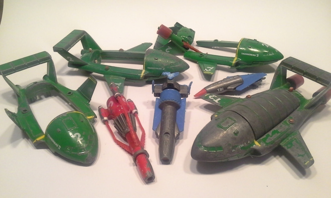Thunderbird T2 alukset (1992) 4 kpl romuna, metallia