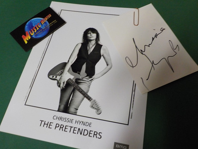 CHRISSIE HYNDE NIMMARI + B/W KUVA