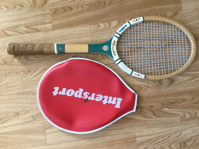 Gold Cup -tennismaila ja suojus