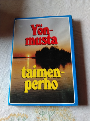 yön musta taimen perho
