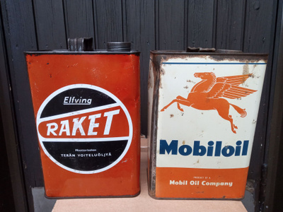 Vintage Mobiloil ja Raket öljykanisterit