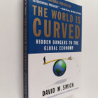 David M. Smick : The World Is Curved : Hidden Dangers to ... - pikkukuva 1