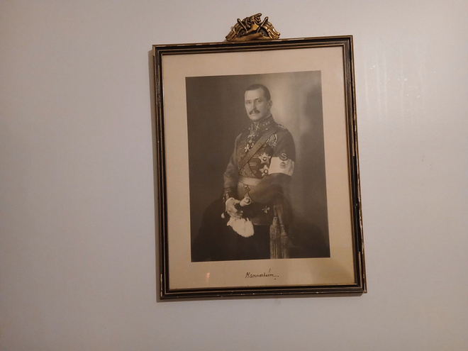 Suomileijona, Taulu kuva Marsalkka Mannerheim