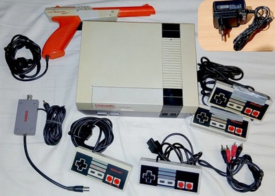 Nintendo NES Pelikonsoli + Varusteet + 5x Peli