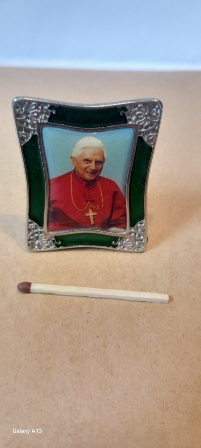 Matkamuisto miniatyyri. Paavi