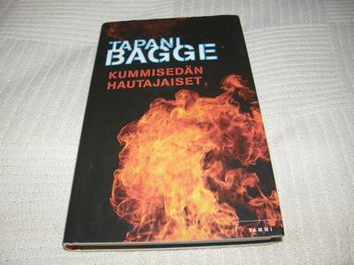 Tapani Bagge Kummisedän hautajaiset -sid