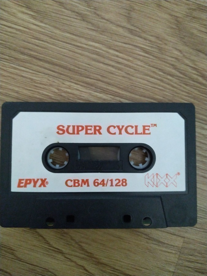 Super cycle C64 kasettipeli