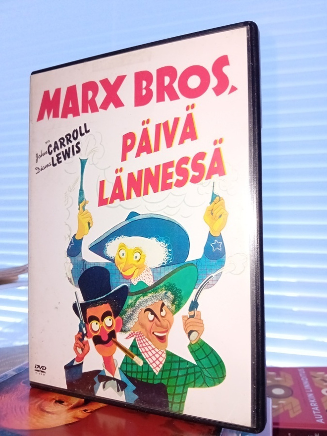 DVD : MARX BROTHERS -  PÄIVÄ LÄNNESSÄ ( SIS POSTIKULU)