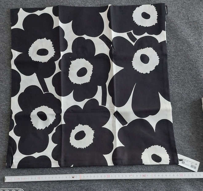 Marimekko MUSTA Pieni Unikko TYYNYNPÄÄLLINEN