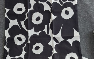 MUSTA Pieni Unikko TYYNYNPÄÄLLINEN