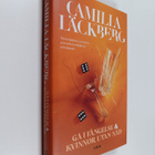 Camilla Läckberg : Gå i fängelse ; Kvinnor utan nåd - pikkukuva 1