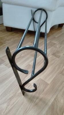 TAKORAUTAINEN NAULAKKO PIENEMPÄÄN TILAAN