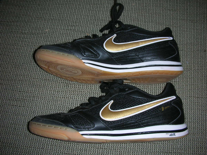 Nike Air gato sisäpelitossut koko 42,5