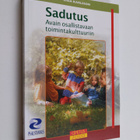 Liisa Karlsson : Sadutus : avain osallistavaan toimintaku... - pikkukuva 1