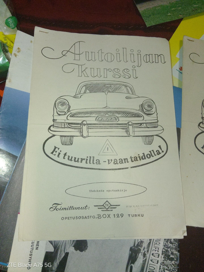 Myydään 1950/1960 luvun autokoulun opetus monisteet