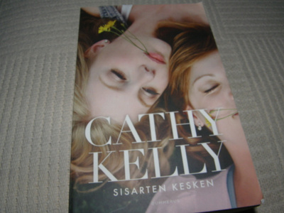 Cathy Kelly Sisarten kesken -nid