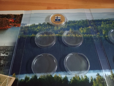 Suomi NATO mitalli ja keräily kansio