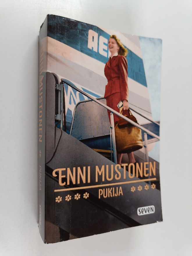 Enni Mustonen : Pukija
