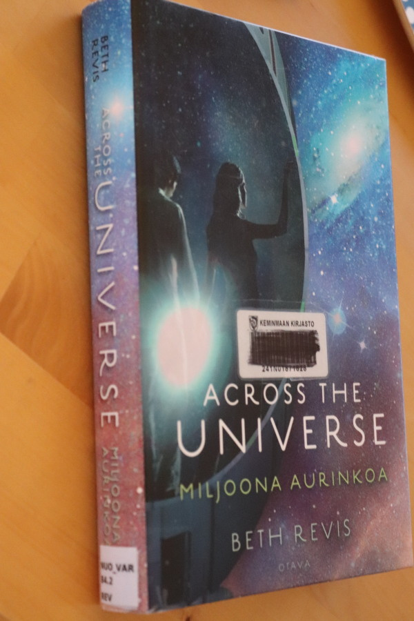 Beth Revis : Across the Universe Miljoona aurinkoa ( k.p. )