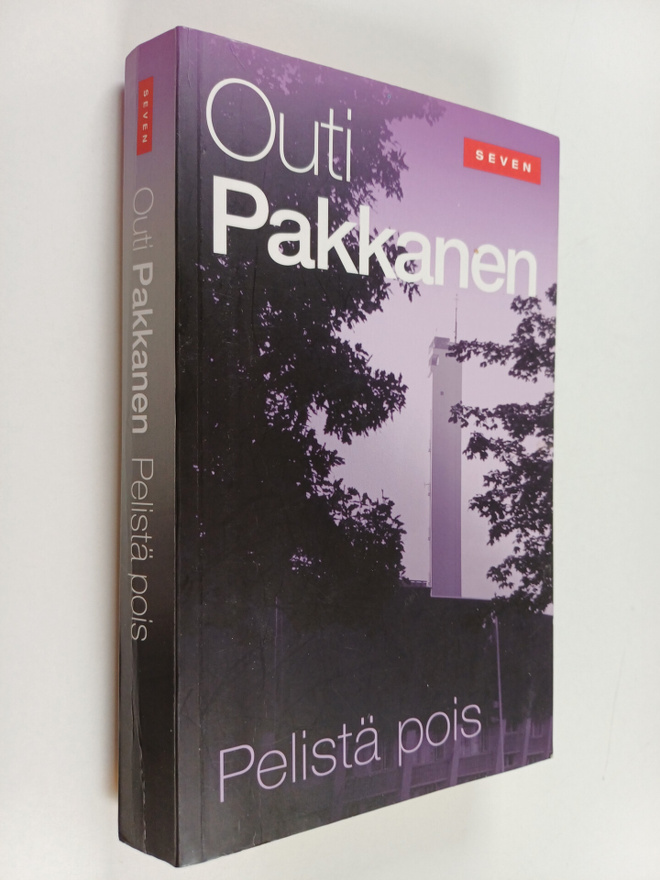 Outi Pakkanen : Pelistä pois