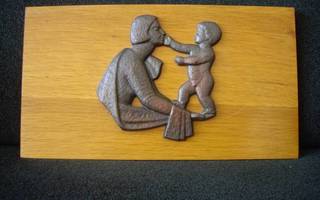 Reliefi ÄITI JA LAPSI Metallia