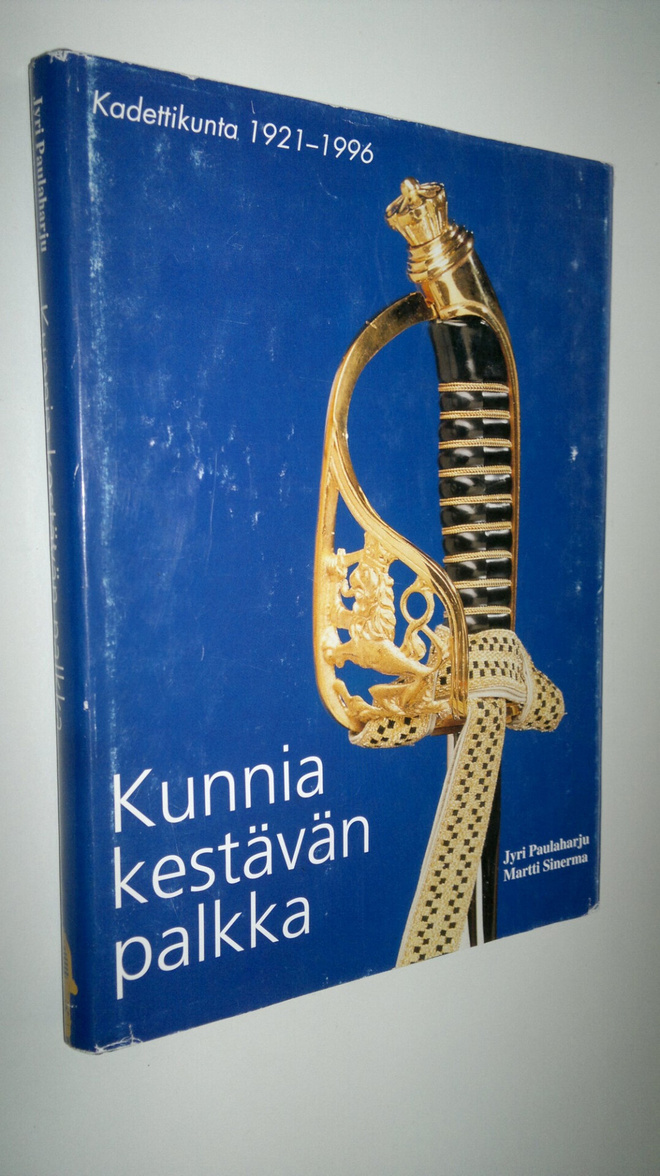 Jyri Paulaharju : Kunnia kestävän palkka : kadettikunta 7...